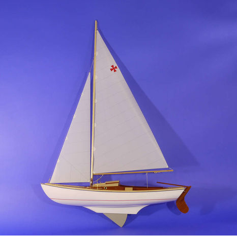 Klick zeigt Details von Bausatz Segelboot Hansajolle 1:6,5